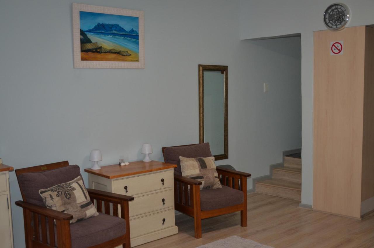 Seaforth Beach Apartment เคปทาวน์ ภายนอก รูปภาพ